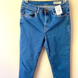 Mid-waist, cropped BlankNYC jeans
